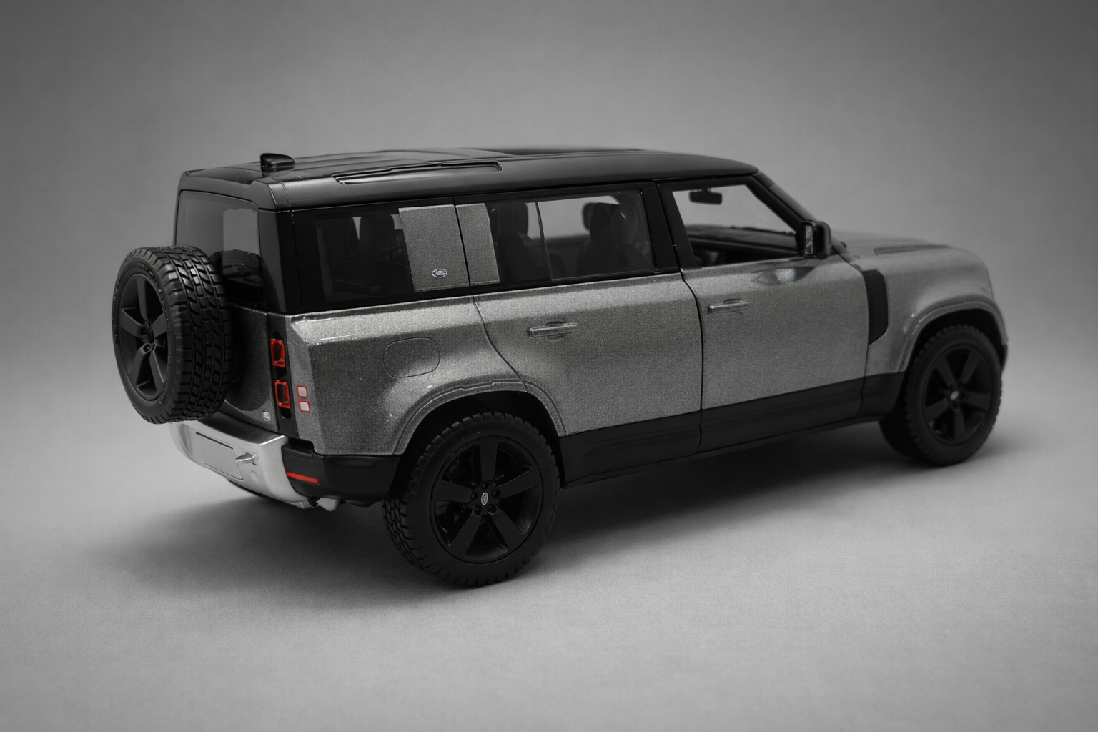 Land Rover Defender Die-Cast | Bburago